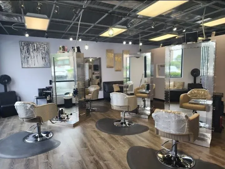 https://cdn.salonspotlight.com/photos/3iS5lg1AfTQMWOwzCVW4/f1c5e923-c3d8-4417-93d7-65d24f1810fa_720x720