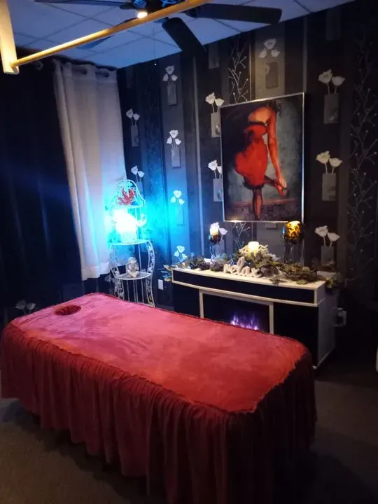 https://cdn.salonspotlight.com/photos/3j41fTav8TNc9kj3I79K/3cc82ab1-3d60-44f8-adc0-8aec26923d0f_720x720