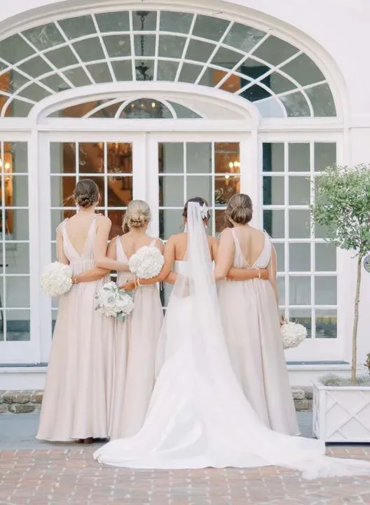 https://cdn.salonspotlight.com/photos/3jymC71pwxr1vGB67qhS/8298c432-4e45-45d2-a8cc-4f85d052a95e_720x720