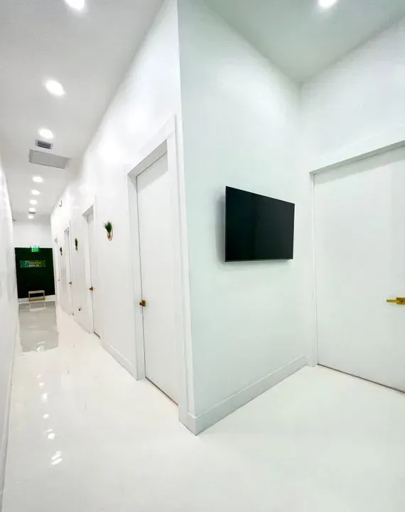 https://cdn.salonspotlight.com/photos/3kJnuuymFJl98sAjcNGK/119fed53-8981-467b-a8a6-2a82ae4dd21b_720x720