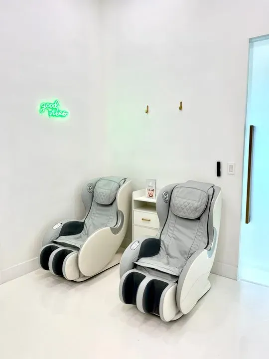 https://cdn.salonspotlight.com/photos/3kJnuuymFJl98sAjcNGK/1e8f50e3-4937-4d15-8587-3139af2e3d26_720x720