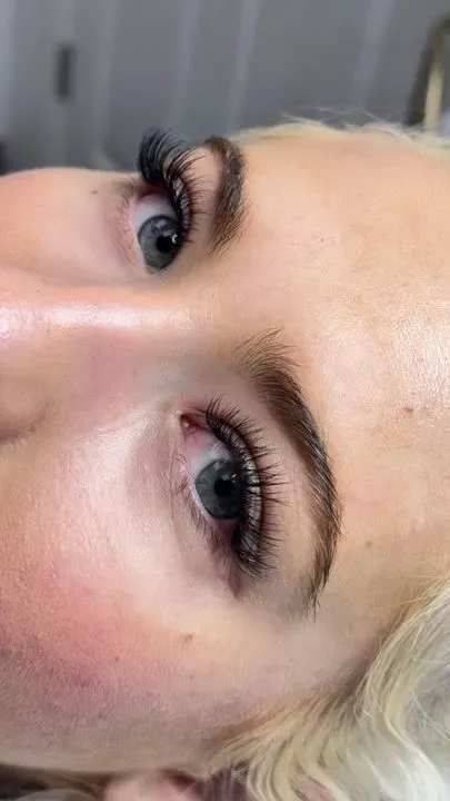 https://cdn.salonspotlight.com/photos/3kvcdRNKSfQT1HbPqkdC/1b92fcee-37a0-430f-9f17-59d7c5217772_720x720