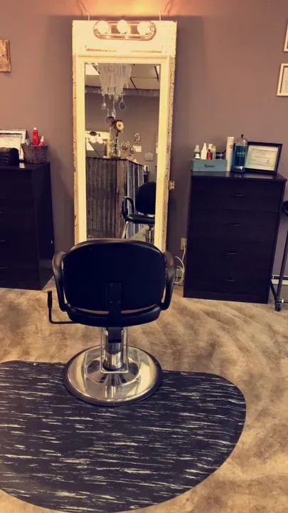 https://cdn.salonspotlight.com/photos/3mX406EMGaWVzQBZNfZP/60bda8d7-e9db-487c-9cfd-8f75b19f0b59_720x720