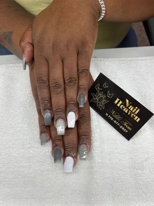 https://cdn.salonspotlight.com/photos/3msYDi5AJnYPZvRbh9Fi/252c29ba-07a3-4ebd-bd8a-fe8fbe12c0e2_720x720