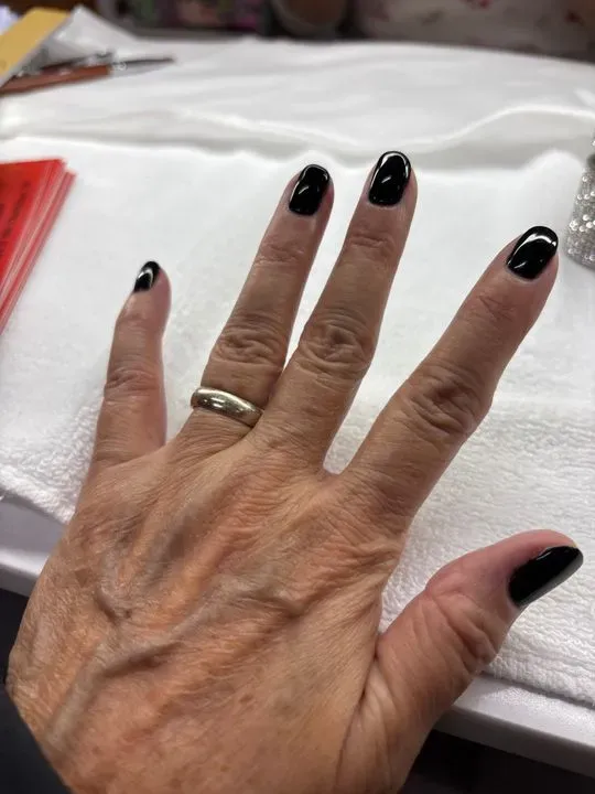 https://cdn.salonspotlight.com/photos/3msYDi5AJnYPZvRbh9Fi/8aa34611-7d1e-4489-88e4-6d28342f53c5_720x720