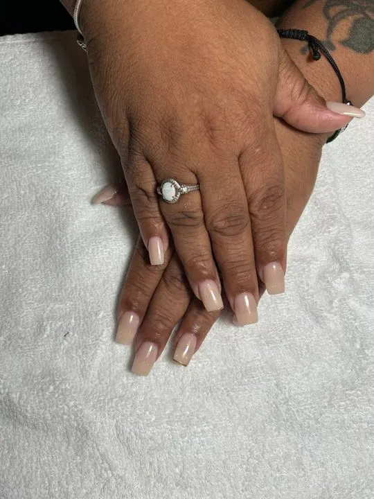 https://cdn.salonspotlight.com/photos/3msYDi5AJnYPZvRbh9Fi/970bd53a-2969-42ac-8665-347ed4de27c3_720x720