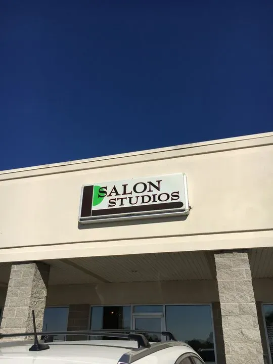 https://cdn.salonspotlight.com/photos/3opieqBRnnTyRUOMqOom/0651460a-b4c4-4eec-a54d-635659d230c3_720x720