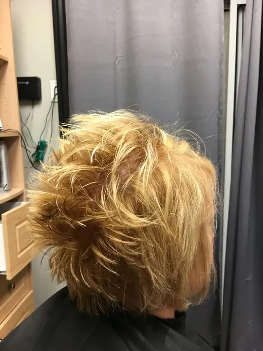 https://cdn.salonspotlight.com/photos/3opieqBRnnTyRUOMqOom/8cb7208f-0678-413e-a2f3-1038263f2c61_720x720