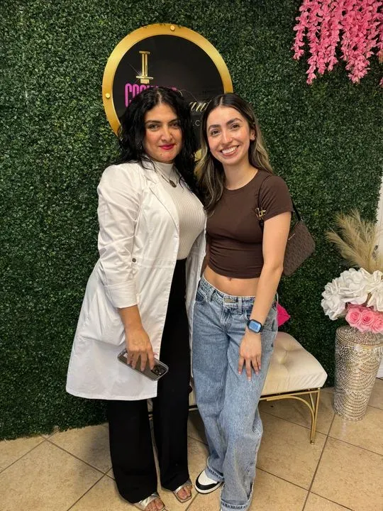 https://cdn.salonspotlight.com/photos/3pYfQ9jzbh7LUgqPRvQ1/68f76b06-32b4-4f12-83be-aac62617e19b_720x720