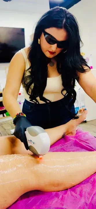 https://cdn.salonspotlight.com/photos/3pYfQ9jzbh7LUgqPRvQ1/a48abb40-4247-42f0-b8d9-358179ca9993_720x720