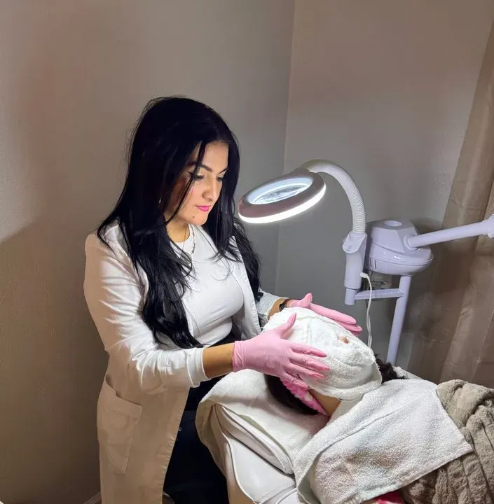 https://cdn.salonspotlight.com/photos/3pYfQ9jzbh7LUgqPRvQ1/e993da87-34e2-4d92-9276-4bca7b947fd2_720x720