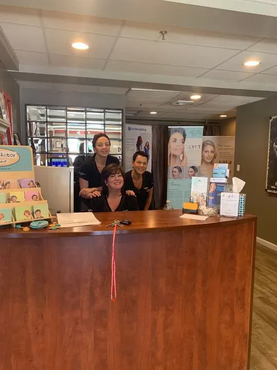 https://cdn.salonspotlight.com/photos/3prV7kCgMXGxmr1V9fWR/848359f4-c580-4e95-a4fd-a999473274e2_720x720