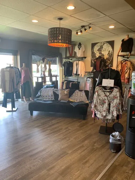 https://cdn.salonspotlight.com/photos/3prV7kCgMXGxmr1V9fWR/912d0dda-ab81-41c6-a5e2-b43d6d749475_720x720