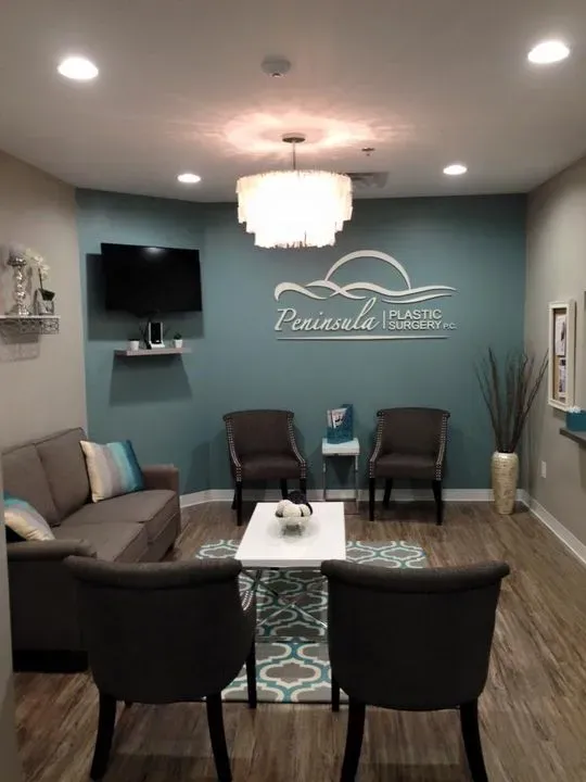 https://cdn.salonspotlight.com/photos/3qikn1Zkp6XPZvr4Fdfs/90e97382-dfa4-44e4-b584-6371c2905c56_720x720