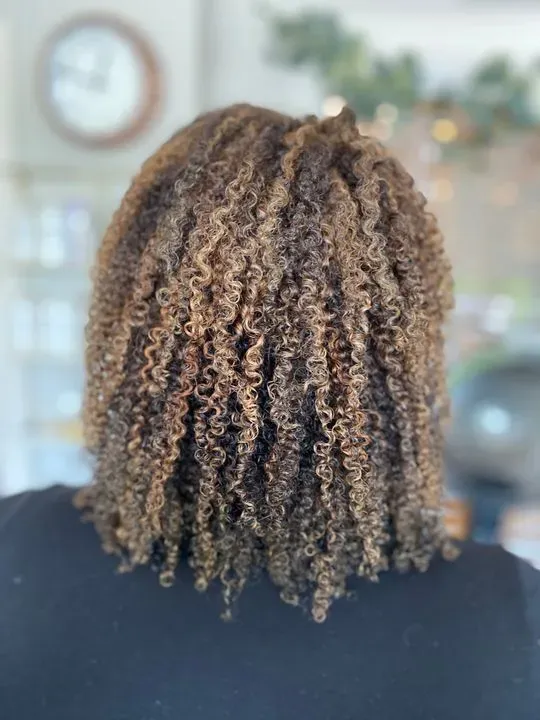 https://cdn.salonspotlight.com/photos/3qyfx2Ej3uMOwYvZSIqL/2660f89e-a0e3-410d-9138-9323a03b8b9b_720x720