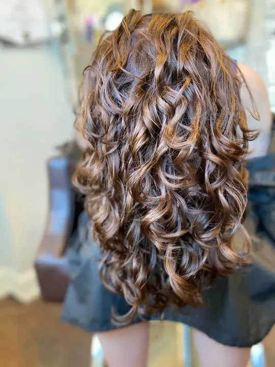 https://cdn.salonspotlight.com/photos/3qyfx2Ej3uMOwYvZSIqL/47edcf86-642d-4624-8423-816aabe0af26_720x720