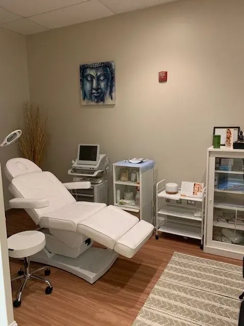 https://cdn.salonspotlight.com/photos/3sa7DxsUjSMcxkp0rXPZ/9e8be6fb-602b-49fe-984d-5903464ff2f7_720x720