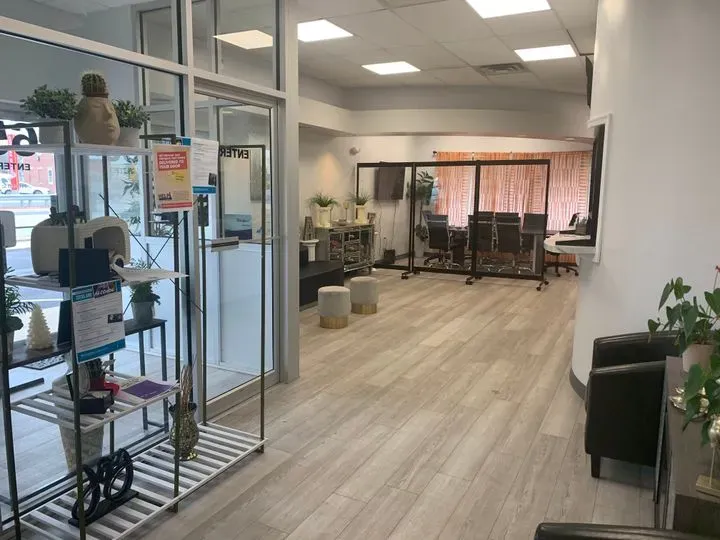 https://cdn.salonspotlight.com/photos/3tOhbX1G4D9Z7Tu6tH3b/0caf7fd6-9139-4b14-bec8-243d2985287c_720x720