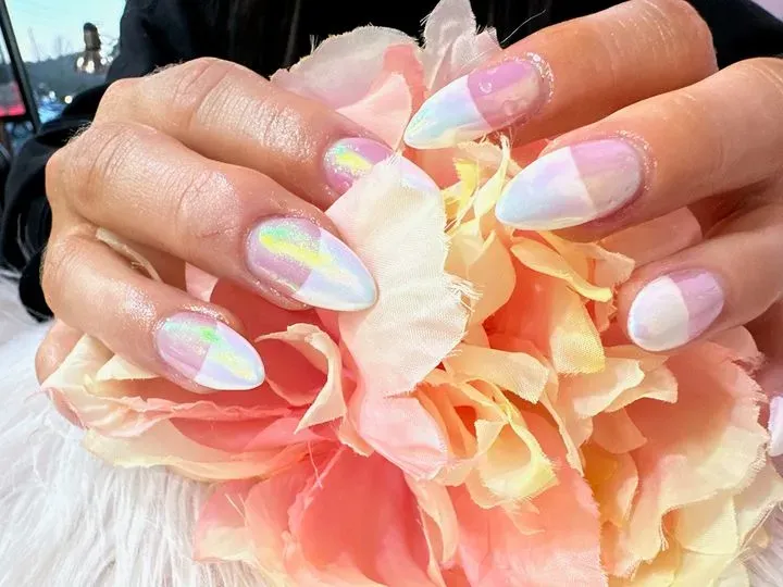 https://cdn.salonspotlight.com/photos/3uXVM53zpNGcqB8CUo0y/1b857381-9f1f-4d82-b6e0-08b670ea018e_720x720