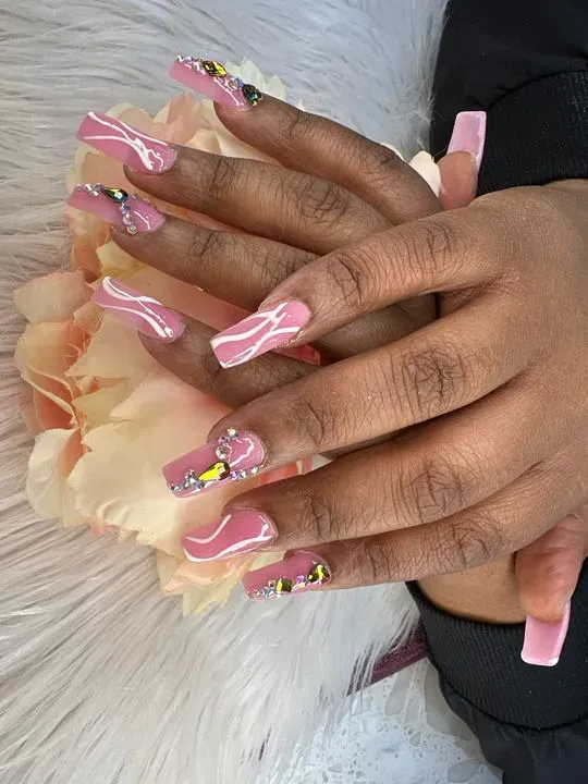 https://cdn.salonspotlight.com/photos/3uXVM53zpNGcqB8CUo0y/5efd5b9a-c5b9-437d-a90c-dd4bc2274d22_720x720