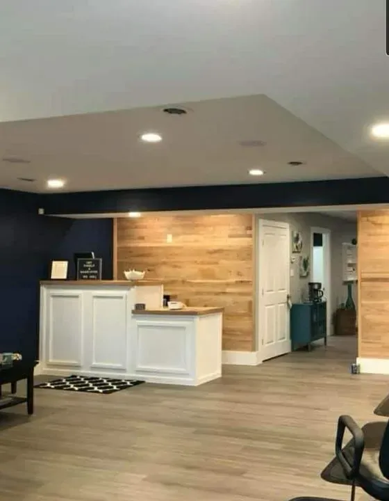 https://cdn.salonspotlight.com/photos/3wTL5otl8DSdEHsR6nAt/c00fac00-b20f-414c-9905-1a3664a31aa7_720x720