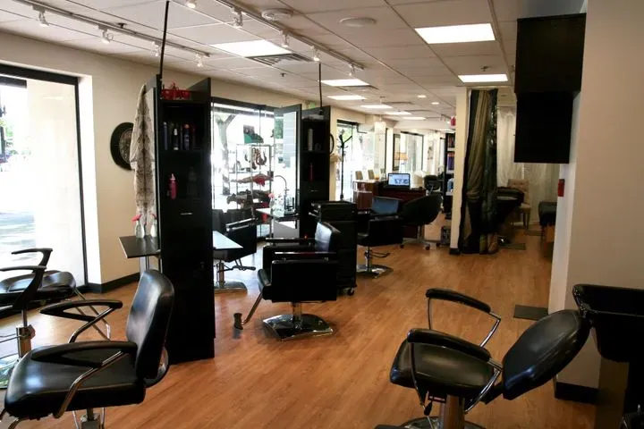 https://cdn.salonspotlight.com/photos/3wpzcoT4NJ0Bg40eN0kP/bb4584a5-a972-4994-9495-a1a882b3ca9b_720x720