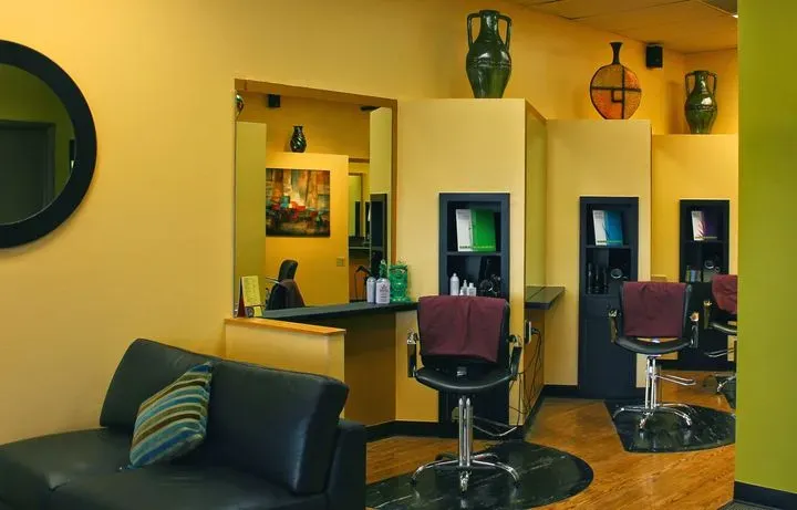 https://cdn.salonspotlight.com/photos/3x4KgMickktJcCkCx7yF/551d7110-bff9-4574-a1f9-2a8e41c7a512_720x720