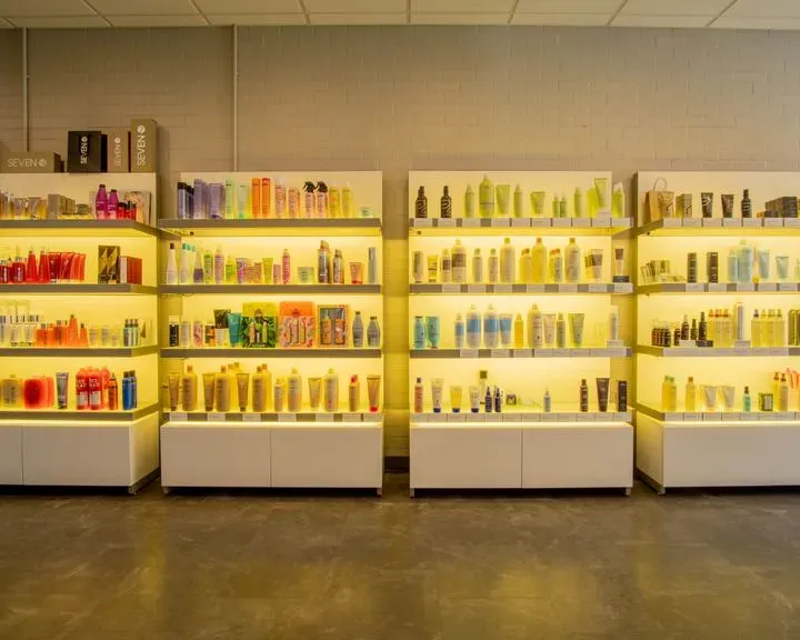 https://cdn.salonspotlight.com/photos/3xSCaP5aLJeZVwcRNVGA/6179d97a-a01d-45a1-8b95-d03316d64c1b_720x720