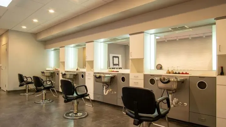https://cdn.salonspotlight.com/photos/3xSCaP5aLJeZVwcRNVGA/681e344c-b3a3-41cd-a0c2-7df2bf94df71_720x720