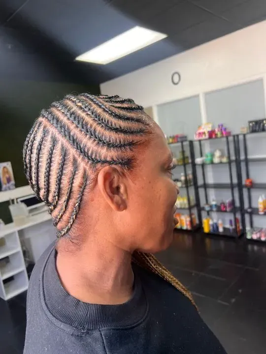 https://cdn.salonspotlight.com/photos/3y92zirb9XDfvYr9GLzo/445c9504-031d-4d7b-8892-2248d328bd84_720x720