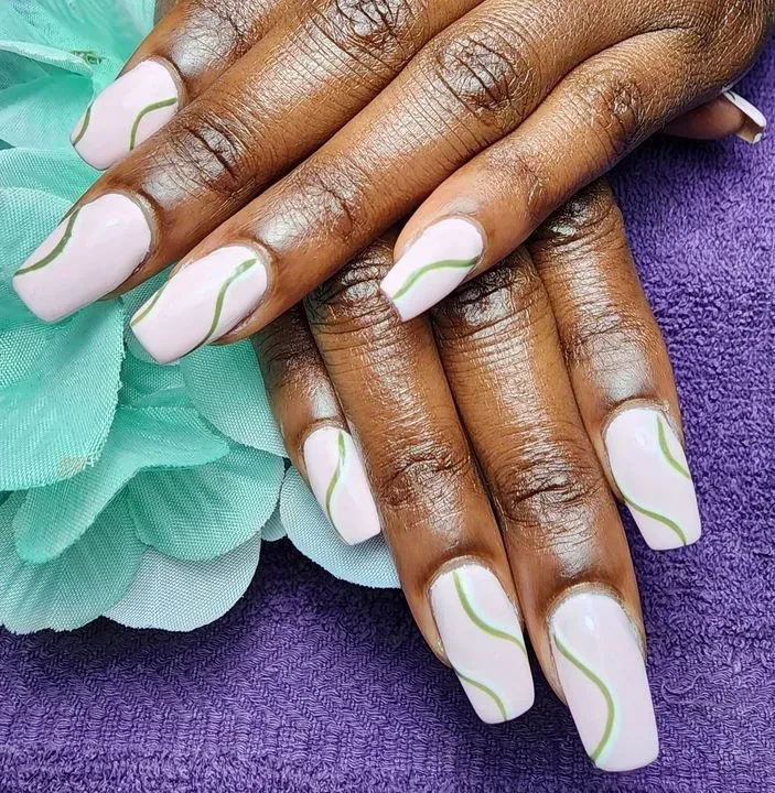 https://cdn.salonspotlight.com/photos/3yV8fsOps3mUc4aApuF5/92f76e89-7d4a-4031-bf47-6fc6c5dfc6b9_720x720
