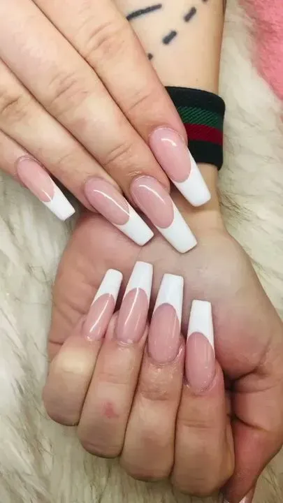 https://cdn.salonspotlight.com/photos/3yV8fsOps3mUc4aApuF5/af217370-9ac3-4b7a-845d-f00ab77d4e8e_720x720