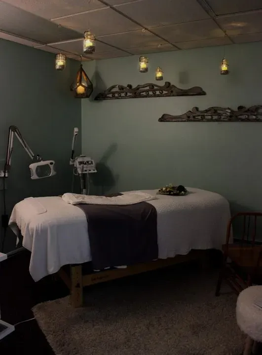 https://cdn.salonspotlight.com/photos/40G65JghZxRa64H0HGuQ/773d2a8e-6847-416f-a4e4-1260948f8000_720x720