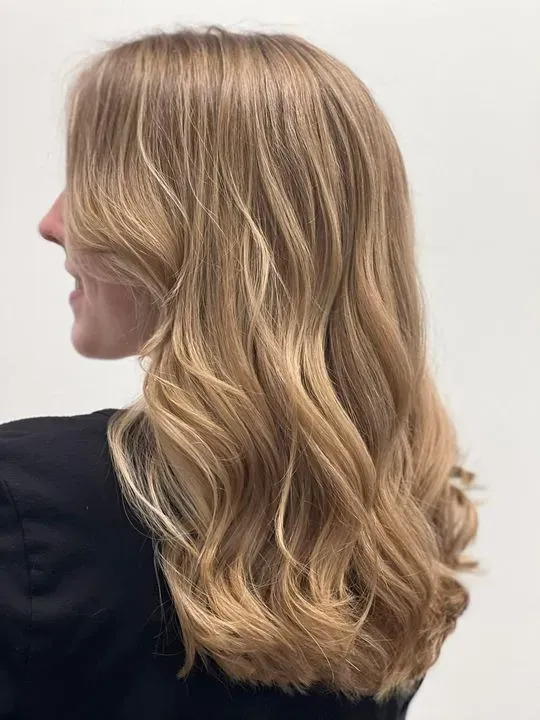 https://cdn.salonspotlight.com/photos/40lb2PGtVKqNc3KTBtdl/4edb9b5e-e01f-4a64-a6ab-e4eab6e8a856_720x720