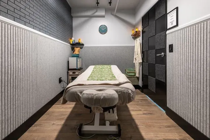 https://cdn.salonspotlight.com/photos/411OitqhYExJM1sM8O2h/8c081271-caf9-4c06-b15c-688a0b6f6642_720x720