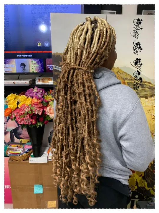 https://cdn.salonspotlight.com/photos/41CcgCA6PvPwzuqaQgR7/cfadf220-b377-459a-bbb3-77f0f34b97da_720x720
