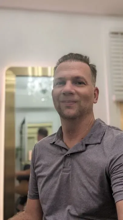 https://cdn.salonspotlight.com/photos/45VOhJDLgiE0PaI62t5Q/8fb1713b-c51d-45d3-a216-1b7d5b2689d6_720x720