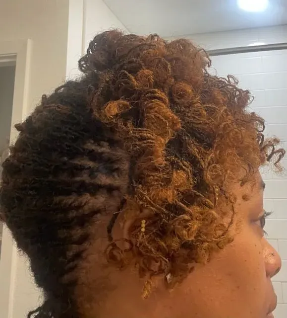 https://cdn.salonspotlight.com/photos/46mKBC2QVgQXu9e7bshA/6025e9cf-f777-4fe2-88a4-1fe84f0b9d81_720x720