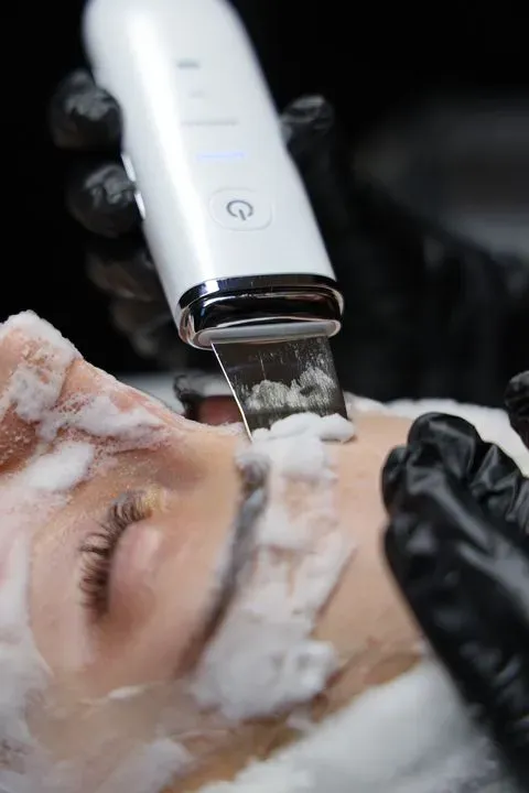 https://cdn.salonspotlight.com/photos/47AcDMyRRdN6zo6MOYjm/559e7b0b-2dc4-4b68-b7dd-232f02f928db_720x720