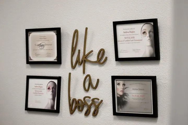 https://cdn.salonspotlight.com/photos/4APVFSQWlo1AWDT11jb6/89b29425-3358-4e46-be69-1b4bd3f555b6_720x720
