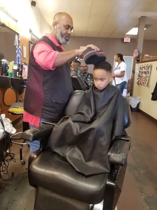 https://cdn.salonspotlight.com/photos/4BBwRD0QsdB5NiKIeX18/d5984973-65c1-40d7-8b91-177948d3aa95_720x720