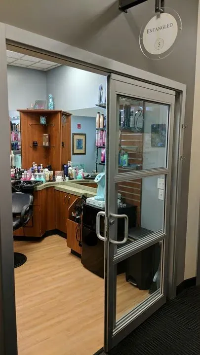 https://cdn.salonspotlight.com/photos/4BO1AsJEvgrRWt6G0OzM/66b7560e-68b5-4864-9d58-ef406c35cc16_720x720