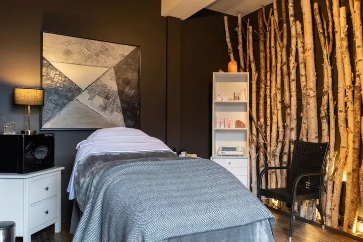 https://cdn.salonspotlight.com/photos/4BfeTycL77sfh5o4t4UU/bd80a7c5-1955-48dd-a2d7-e0cf7305aeaa_720x720
