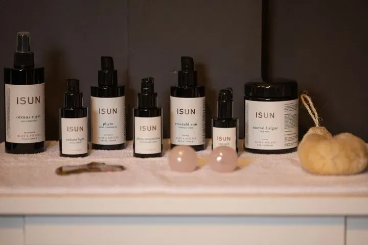 https://cdn.salonspotlight.com/photos/4BfeTycL77sfh5o4t4UU/fae9cc62-a709-4369-9713-64f2f8be0bed_720x720