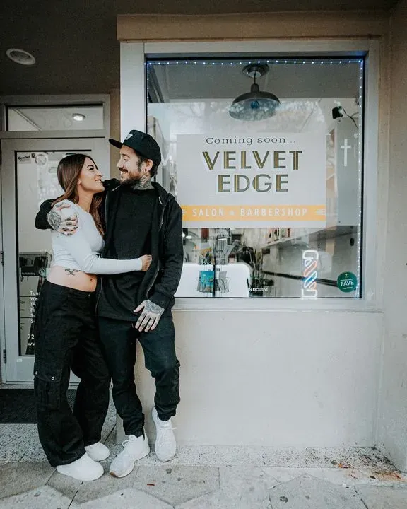 https://cdn.salonspotlight.com/photos/4DhpZn4mCBAVmZJDYBkZ/daef97a8-2807-4ff5-8f30-a7ae9575054b_720x720