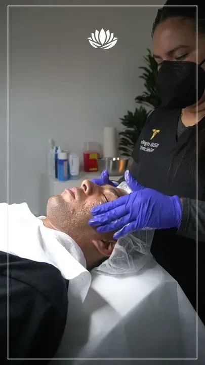 https://cdn.salonspotlight.com/photos/4Dqk2i7YT2UpTdvNkrUv/e81faf21-0557-432d-b048-c1e8deee6497_720x720
