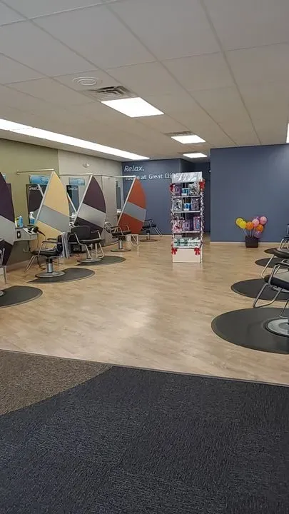 https://cdn.salonspotlight.com/photos/4GY503otQ1fxeA49UDW5/b62fe4c7-eb67-413f-9234-6ed370a6b1a3_720x720