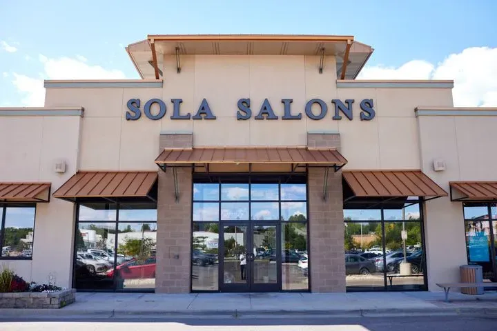 https://cdn.salonspotlight.com/photos/4IvHUPmxoJvNQSSMuMAD/c14fa032-925d-4e07-8b2f-b7f0f92846d2_720x720