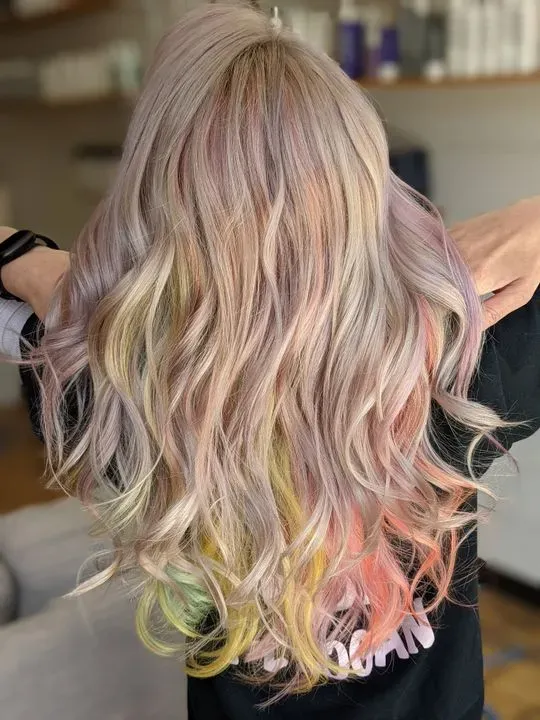 https://cdn.salonspotlight.com/photos/4JeGAmQrl2YTDRo7IWUx/e02d6138-6972-4c5c-a8d8-41ad675fe698_720x720