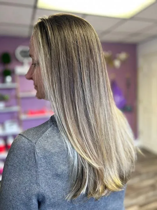 https://cdn.salonspotlight.com/photos/4JzTCEfXiQy6YrWIpL2g/b61ac1bd-ae50-4de9-b2f1-7e61015ebf21_720x720